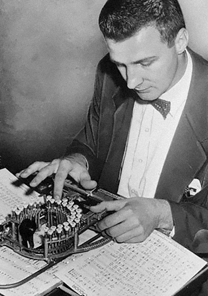 This Is A Music Typewriter From The 1950s, Only A Handful Are Left Today This Is A Music Typewriter From The 1950s, Only A Handful Are Left Today