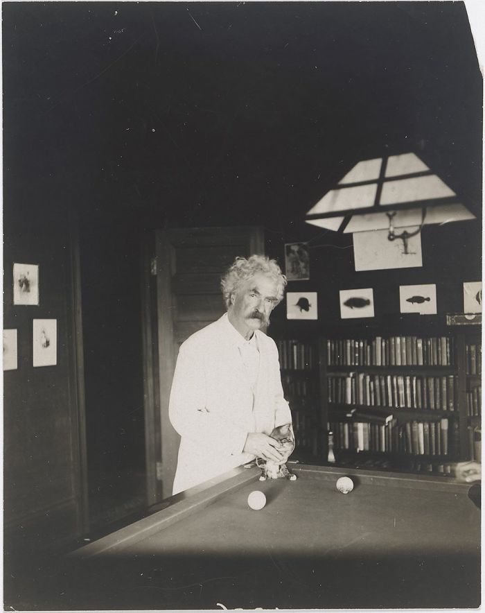12 Vintage Photos From The 1900s Prove That Mark Twain Was The ‘Crazy Cat Lady’ Type Of Man 12 Vintage Photos From The 1900s Prove That Mark Twain Was The ‘Crazy Cat Lady’ Type Of Man