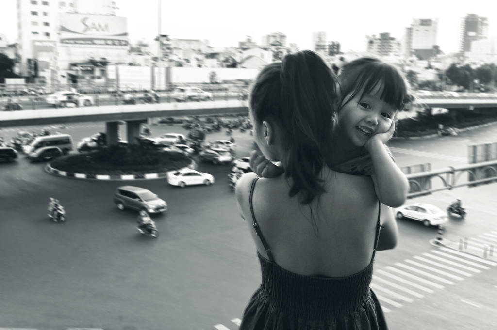 I Capture The Bond Between My Wife And 3-Year-Old Daughter In GIFs