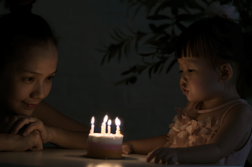 I Capture The Bond Between My Wife And 3-Year-Old Daughter In GIFs