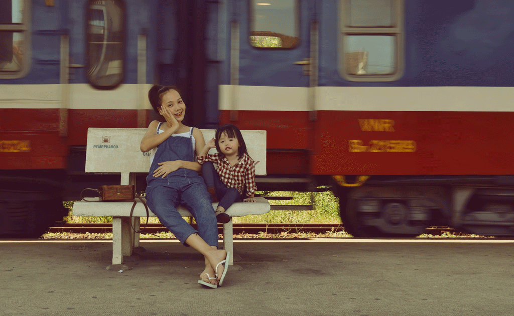 I Capture The Bond Between My Wife And 3-Year-Old Daughter In GIFs