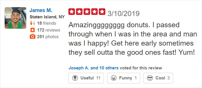 Son Shares Photo Of His Dad, Sad That No One Is Coming To His New Donut Shop, It Goes Viral And People Flood The Shop Son Shares Photo Of His Dad, Sad That No One Is Coming To His New Donut Shop, It Goes Viral And People Flood The Shop