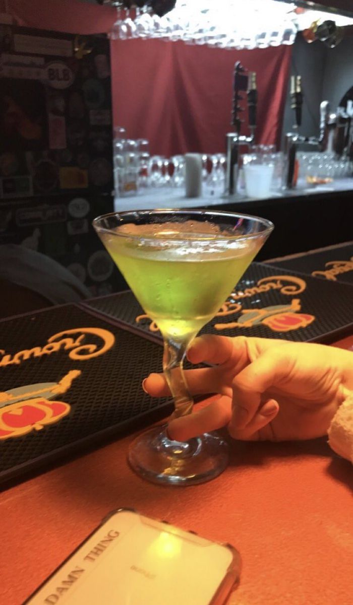 Someone On Twitter Asks ‘What’s The Worst Way To Hold Your Drink’ And Here Are 30 Of The Best Responses Someone On Twitter Asks ‘What’s The Worst Way To Hold Your Drink’ And Here Are 30 Of The Best Responses