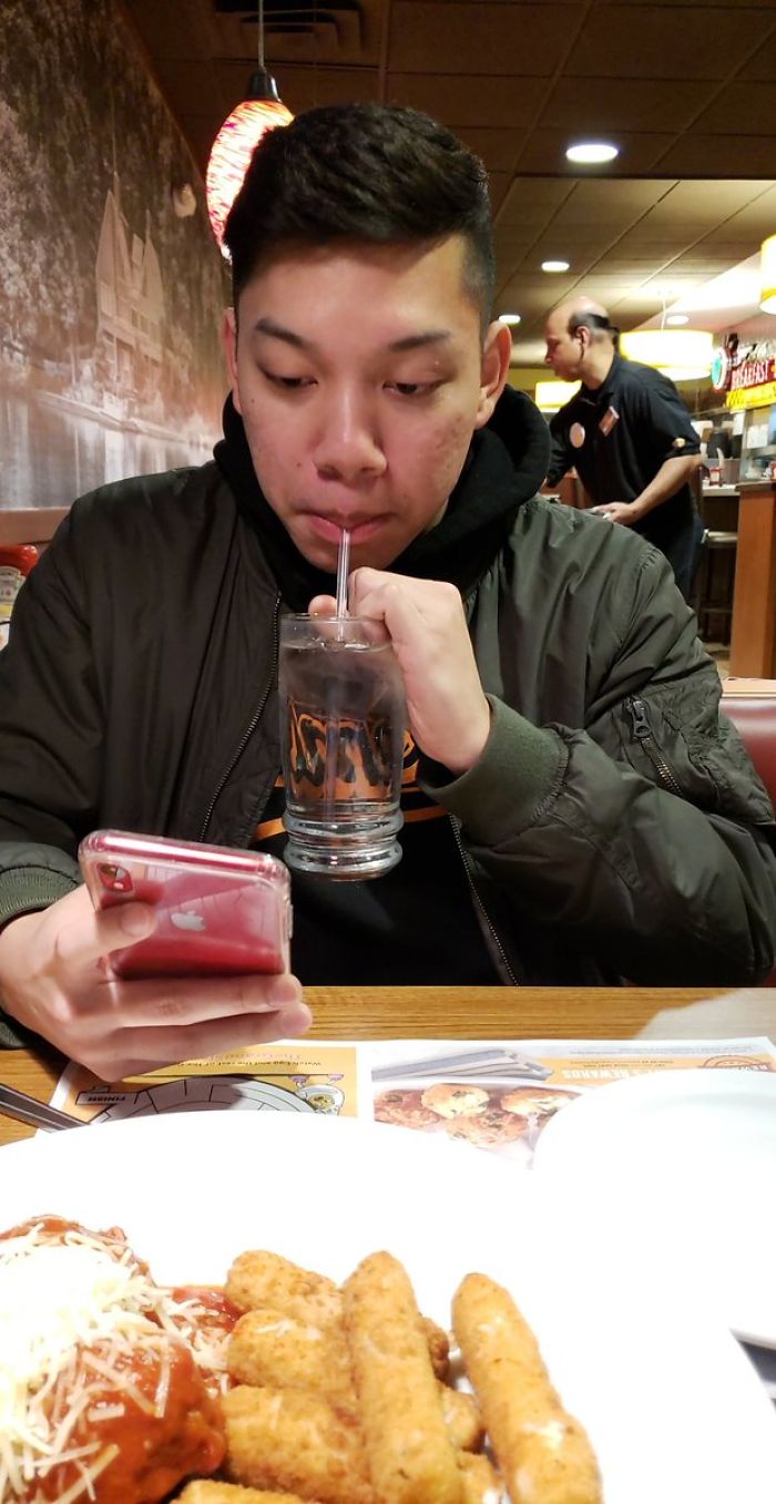 Someone On Twitter Asks ‘What’s The Worst Way To Hold Your Drink’ And Here Are 30 Of The Best Responses Someone On Twitter Asks ‘What’s The Worst Way To Hold Your Drink’ And Here Are 30 Of The Best Responses