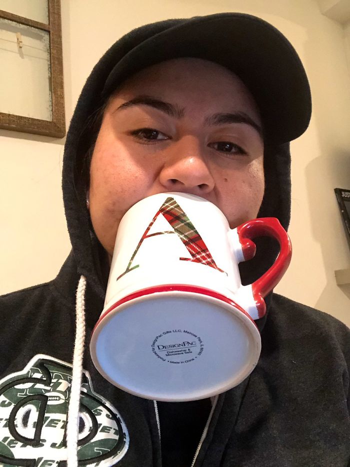 Someone On Twitter Asks ‘What’s The Worst Way To Hold Your Drink’ And Here Are 30 Of The Best Responses Someone On Twitter Asks ‘What’s The Worst Way To Hold Your Drink’ And Here Are 30 Of The Best Responses