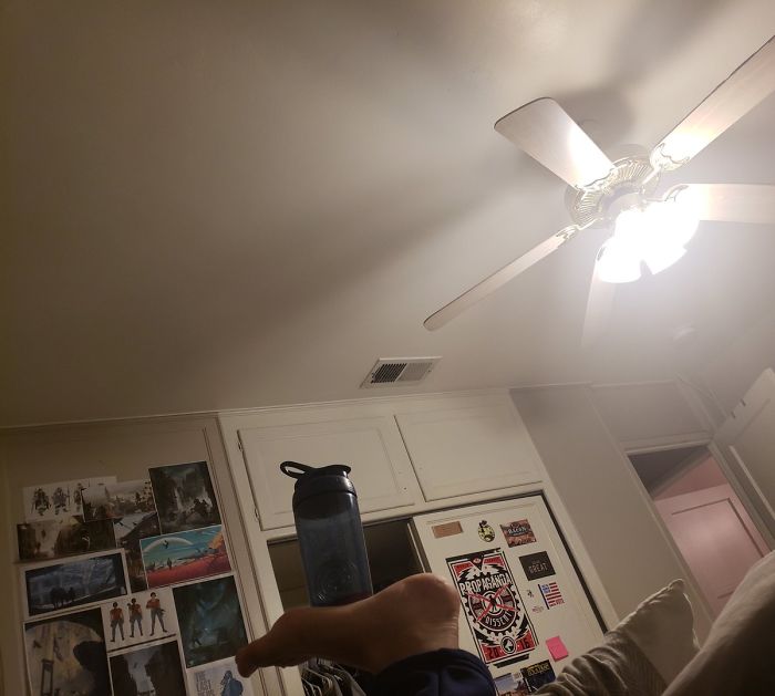 Someone On Twitter Asks ‘What’s The Worst Way To Hold Your Drink’ And Here Are 30 Of The Best Responses Someone On Twitter Asks ‘What’s The Worst Way To Hold Your Drink’ And Here Are 30 Of The Best Responses