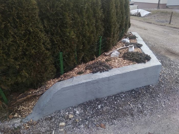 Neighbors Kept Running Over This Family’s Fence, So Dad Replaces It With Concrete And Wrecks 8 Of Their Cars Neighbors Kept Running Over This Family’s Fence, So Dad Replaces It With Concrete And Wrecks 8 Of Their Cars
