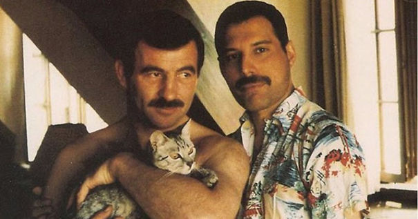 20 Pics Of Freddie Mercury And His Cats, That He Loved And Treated Like His Own Children 20 Pics Of Freddie Mercury And His Cats, That He Loved And Treated Like His Own Children