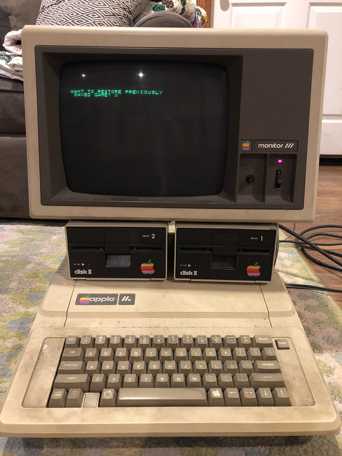 Man Finds A Computer That He Used 35 Years Ago, And It Sill Has A Game He Saved Man Finds A Computer That He Used 35 Years Ago, And It Sill Has A Game He Saved