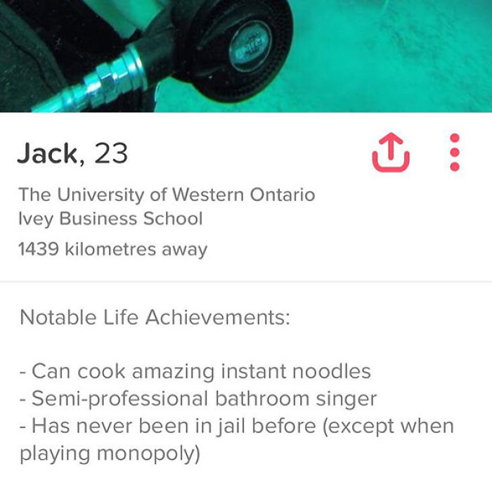 30 Of The Funniest Tinder Profiles (Yes, They’re Real)