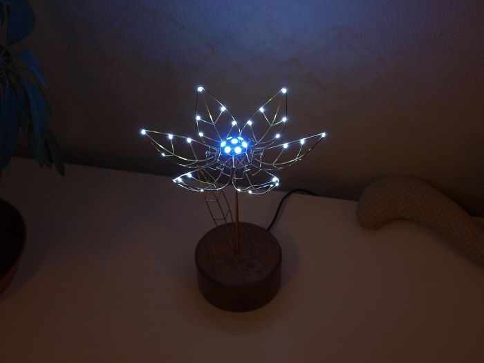 People Are Saying This Husband Just Won Valentine’s Day By Gifting His Wife A Mechanical Flower That Blooms When Touched People Are Saying This Husband Just Won Valentine’s Day By Gifting His Wife A Mechanical Flower That Blooms When Touched