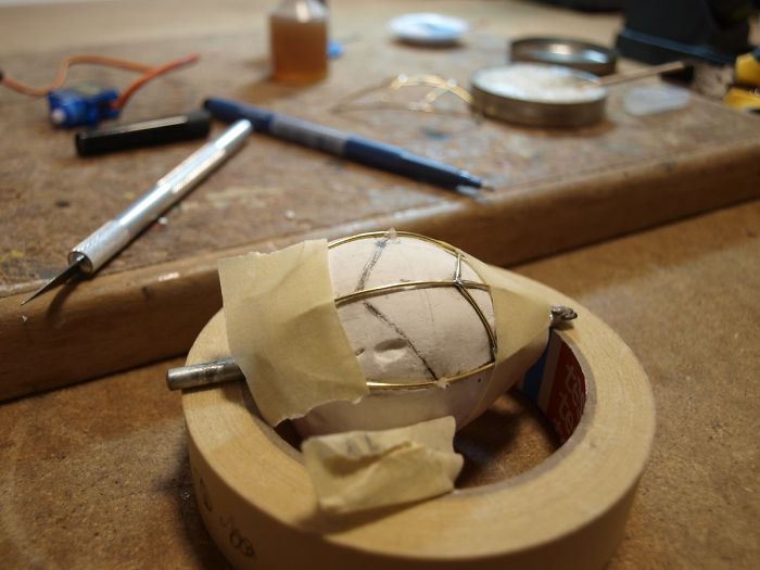 People Are Saying This Husband Just Won Valentine’s Day By Gifting His Wife A Mechanical Flower That Blooms When Touched People Are Saying This Husband Just Won Valentine’s Day By Gifting His Wife A Mechanical Flower That Blooms When Touched