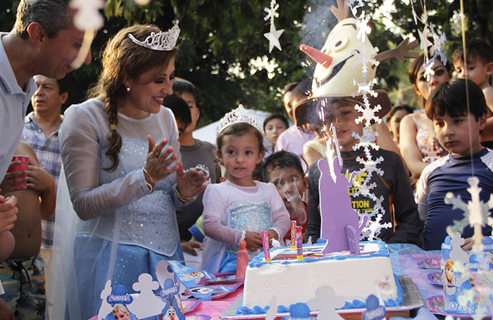 Tweet Criticizing Parents Who Raise Their Children As Miniature Versions Of Themselves Sparks A Discussion Tweet Criticizing Parents Who Raise Their Children As Miniature Versions Of Themselves Sparks A Discussion