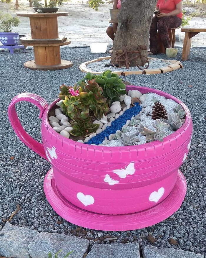 Brazilian Artist Uses The Used Tires That People Throw In The Streets To Create Beds For Animals