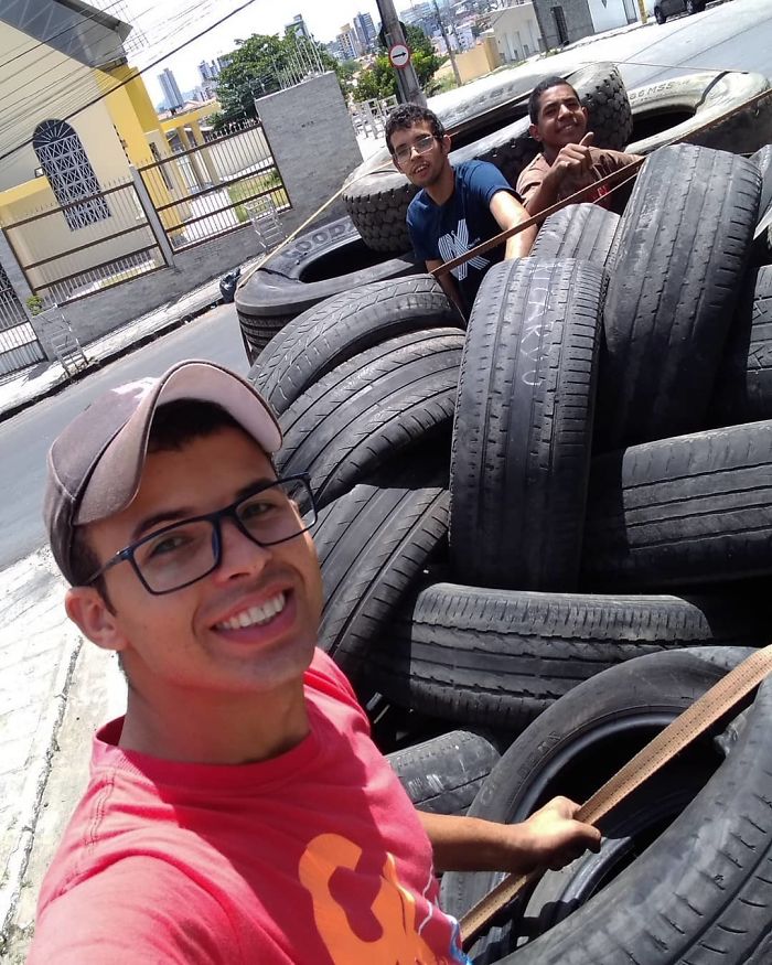 Brazilian Artist Uses The Used Tires That People Throw In The Streets To Create Beds For Animals