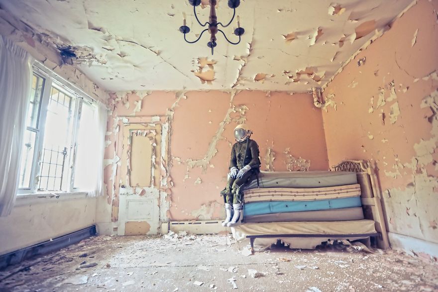 I Travelled 1000 Years Into The Future To Document A Lonely Astronaut’s Return To Earth I Travelled 1000 Years Into The Future To Document A Lonely Astronaut’s Return To Earth