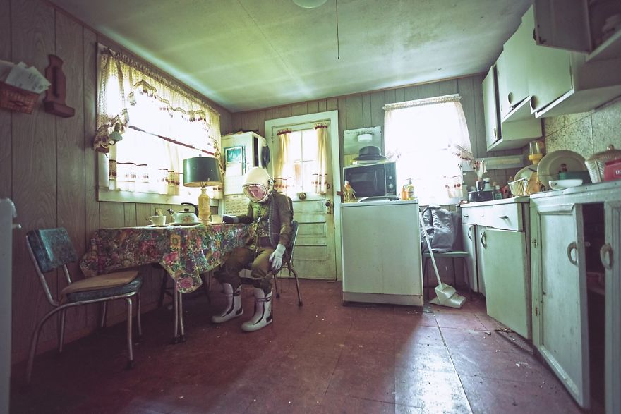 I Travelled 1000 Years Into The Future To Document A Lonely Astronaut’s Return To Earth I Travelled 1000 Years Into The Future To Document A Lonely Astronaut’s Return To Earth