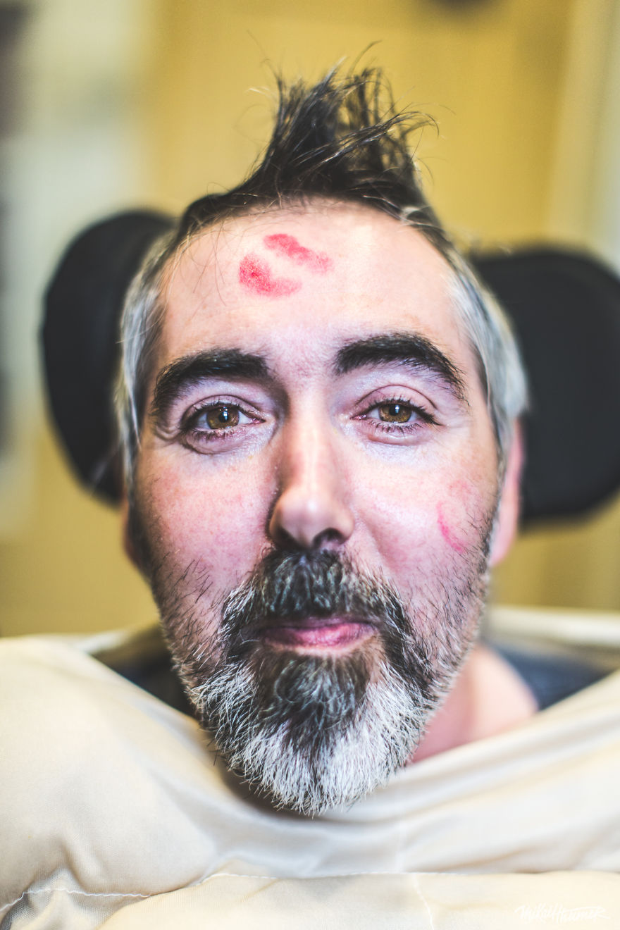 I Capture People Without Their ‘Masks’ By Getting Very Close To Them I Capture People Without Their ‘Masks’ By Getting Very Close To Them