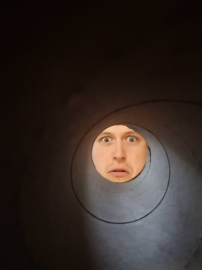 Apparently, If You Take A Selfie Through A Toilet Roll Tube You&#8217;ll Look Like The Moon, And The Pics Are Mildly Funny