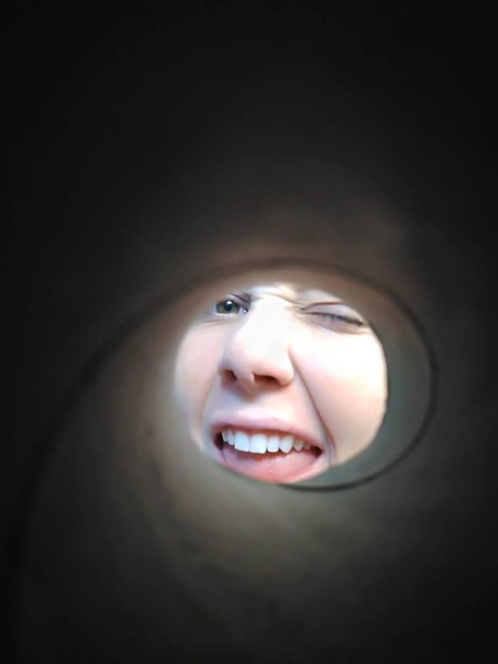 Apparently, If You Take A Selfie Through A Toilet Roll Tube You&#8217;ll Look Like The Moon, And The Pics Are Mildly Funny