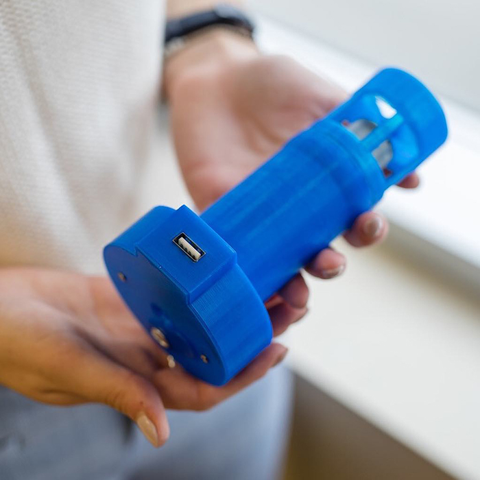 This Syrian Refugee Fled War-Torn Country In 2016 And Now Created A Charger That Uses A Plane&#8217;s Air Vents To Power Devices