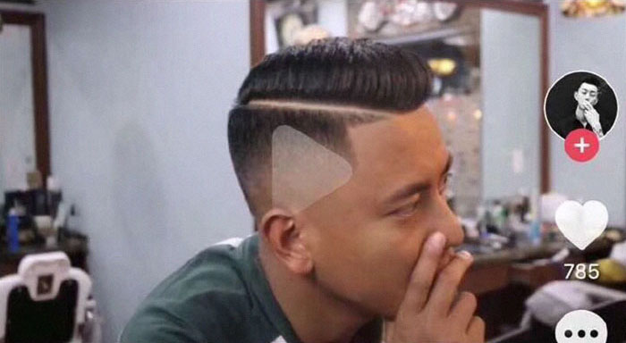 People Are Cracking Up At This Barber Who Shaved A Triangle On Client’s Head After Being Shown A Paused Video People Are Cracking Up At This Barber Who Shaved A Triangle On Client’s Head After Being Shown A Paused Video