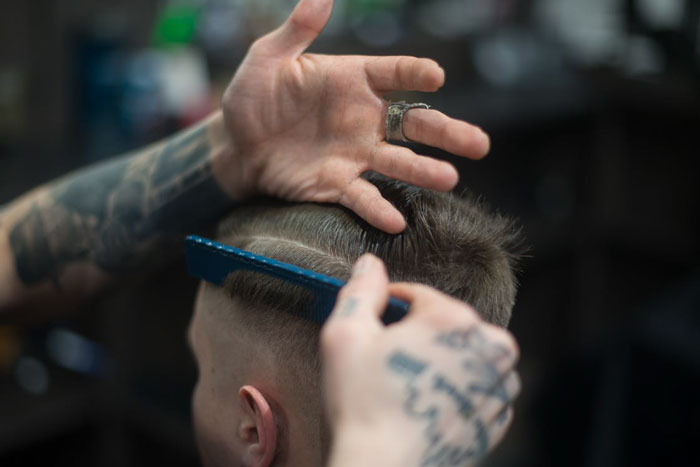 People Are Cracking Up At This Barber Who Shaved A Triangle On Client’s Head After Being Shown A Paused Video People Are Cracking Up At This Barber Who Shaved A Triangle On Client’s Head After Being Shown A Paused Video