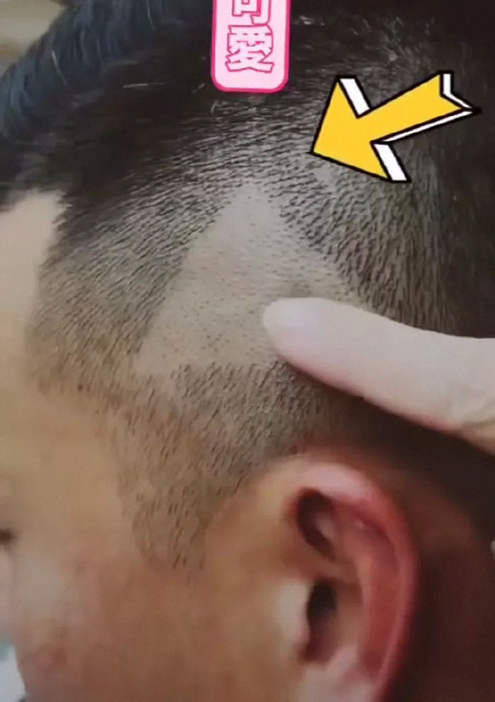 People Are Cracking Up At This Barber Who Shaved A Triangle On Client’s Head After Being Shown A Paused Video People Are Cracking Up At This Barber Who Shaved A Triangle On Client’s Head After Being Shown A Paused Video