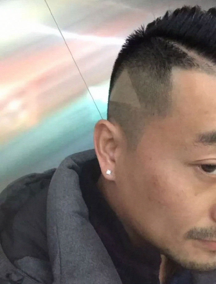 People Are Cracking Up At This Barber Who Shaved A Triangle On Client’s Head After Being Shown A Paused Video People Are Cracking Up At This Barber Who Shaved A Triangle On Client’s Head After Being Shown A Paused Video