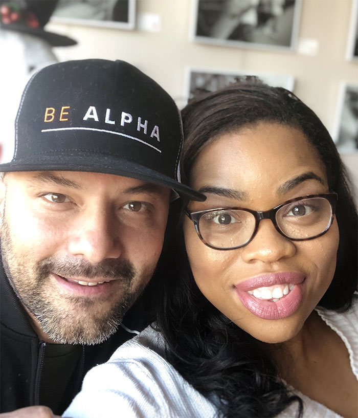 Woman Tired Of Her Loud Neighbor Writes A Hilarious Letter To Him And Leaves Him A Cake At 4 AM