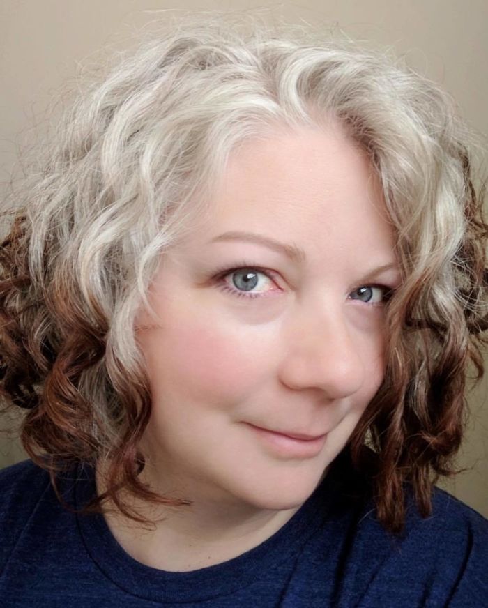 These 50 Women Who Ditched Dyeing Their Hair Look So Good It May Convince You To Do The Same These 50 Women Who Ditched Dyeing Their Hair Look So Good It May Convince You To Do The Same