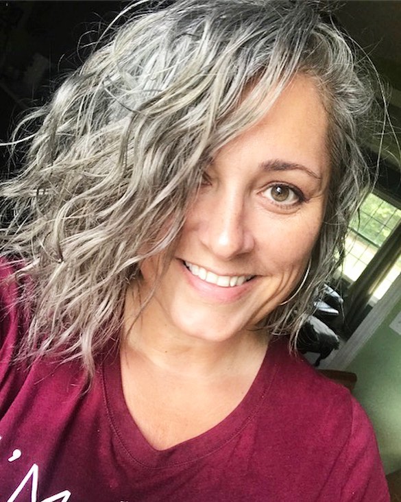 These 50 Women Who Ditched Dyeing Their Hair Look So Good It May Convince You To Do The Same These 50 Women Who Ditched Dyeing Their Hair Look So Good It May Convince You To Do The Same