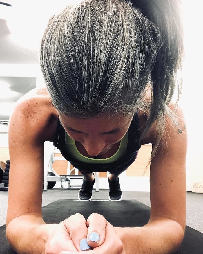 These 50 Women Who Ditched Dyeing Their Hair Look So Good It May Convince You To Do The Same These 50 Women Who Ditched Dyeing Their Hair Look So Good It May Convince You To Do The Same