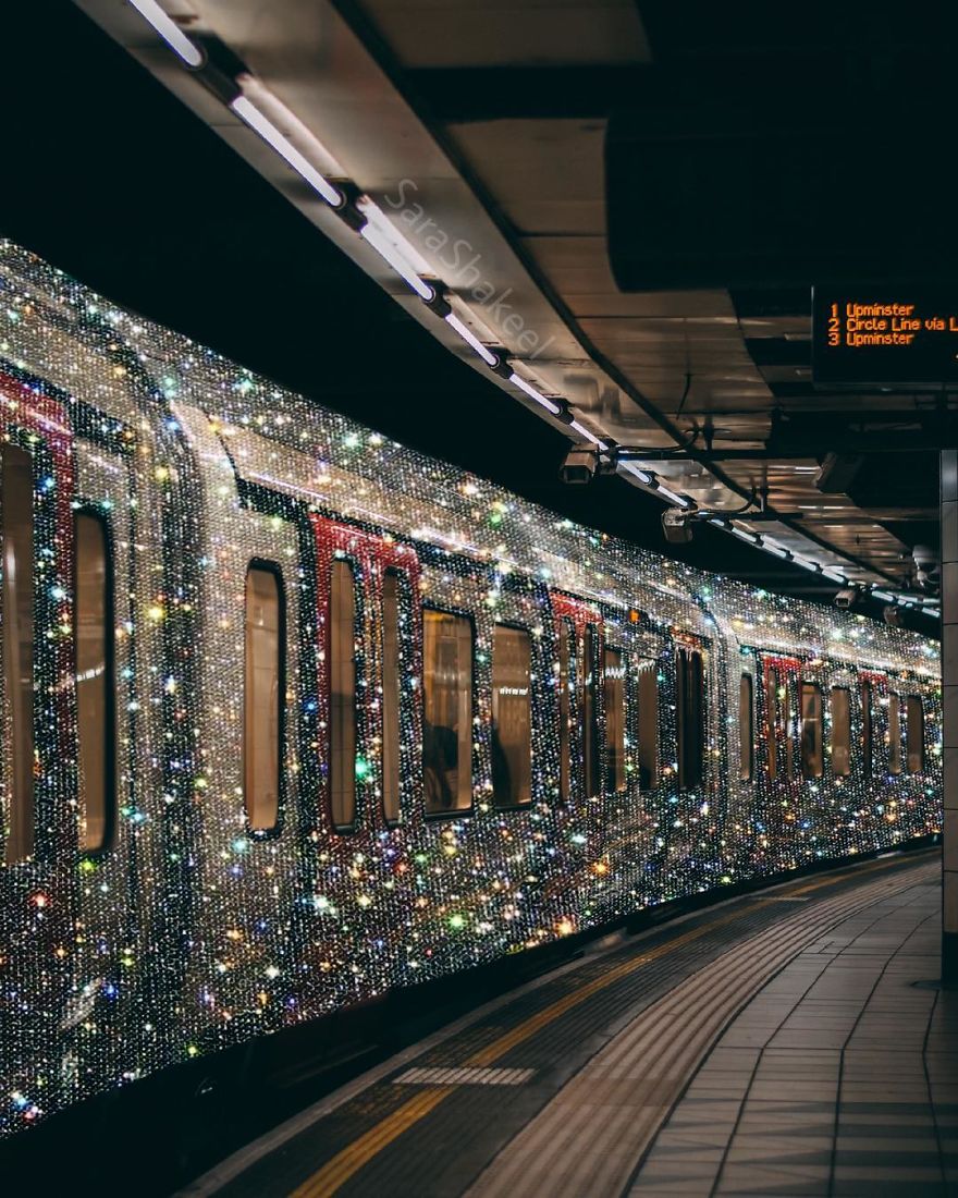 Sara Shakeel Quits Her Job As A Dentist To Start Her Career As A Glitter Artist Sara Shakeel Quits Her Job As A Dentist To Start Her Career As A Glitter Artist