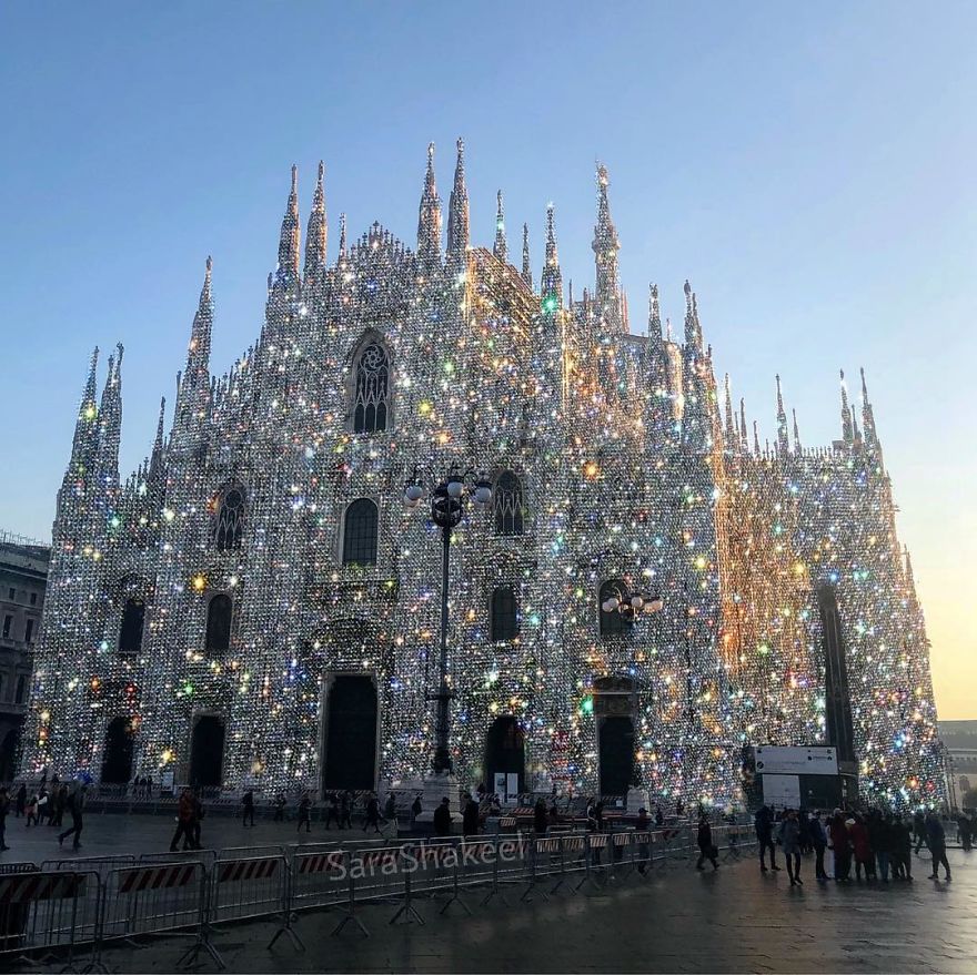 Sara Shakeel Quits Her Job As A Dentist To Start Her Career As A Glitter Artist Sara Shakeel Quits Her Job As A Dentist To Start Her Career As A Glitter Artist