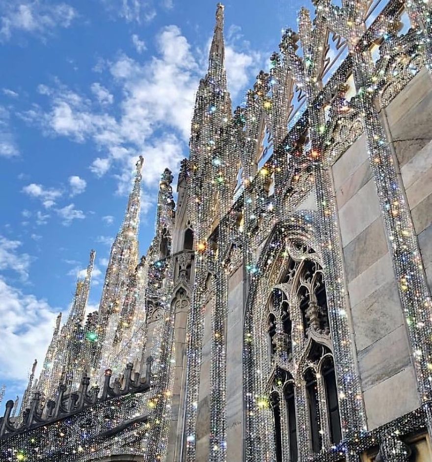 Sara Shakeel Quits Her Job As A Dentist To Start Her Career As A Glitter Artist Sara Shakeel Quits Her Job As A Dentist To Start Her Career As A Glitter Artist