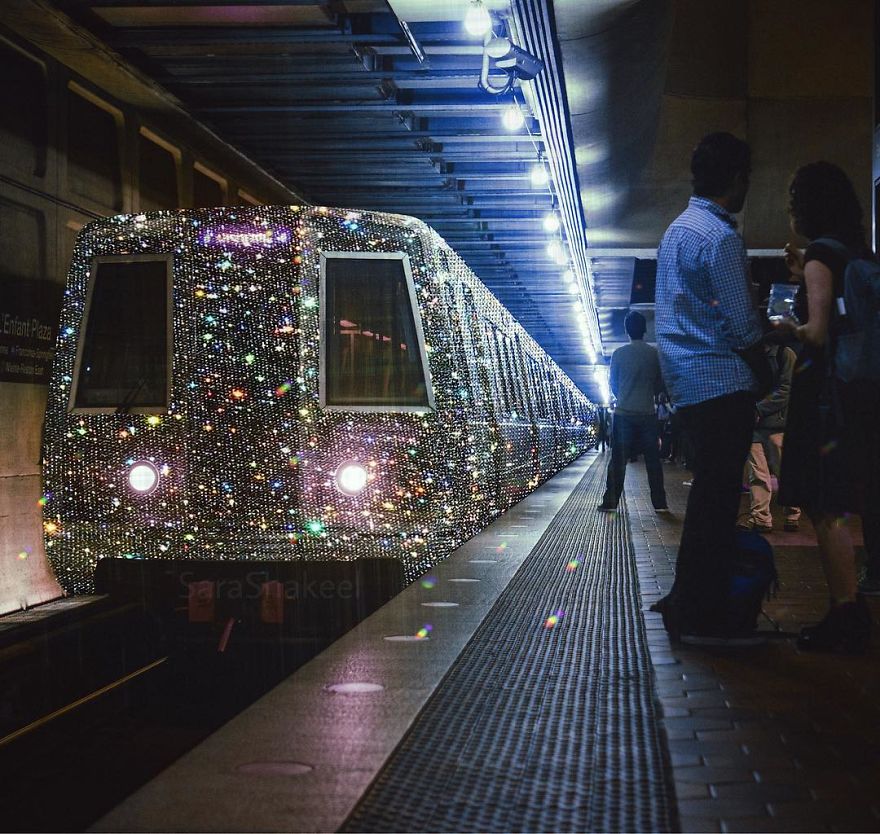 Sara Shakeel Quits Her Job As A Dentist To Start Her Career As A Glitter Artist Sara Shakeel Quits Her Job As A Dentist To Start Her Career As A Glitter Artist