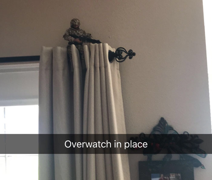 Every Christmas This Guy ‘Improves’ His Mom’s Christmas Decorations With His Soldier Figurines And It’s Hilarious Every Christmas This Guy ‘Improves’ His Mom’s Christmas Decorations With His Soldier Figurines And It’s Hilarious