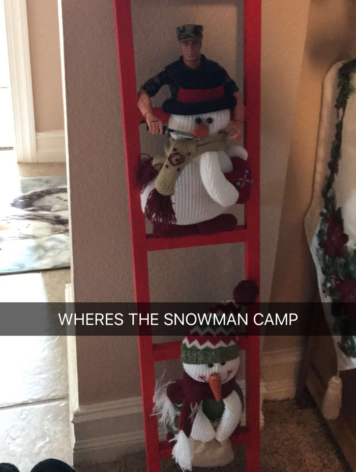 Every Christmas This Guy ‘Improves’ His Mom’s Christmas Decorations With His Soldier Figurines And It’s Hilarious Every Christmas This Guy ‘Improves’ His Mom’s Christmas Decorations With His Soldier Figurines And It’s Hilarious