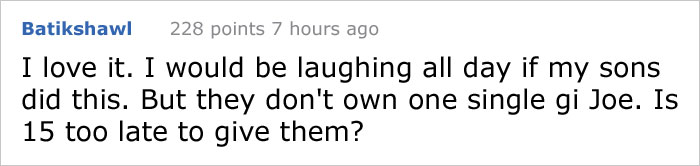 Every Christmas This Guy ‘Improves’ His Mom’s Christmas Decorations With His Soldier Figurines And It’s Hilarious Every Christmas This Guy ‘Improves’ His Mom’s Christmas Decorations With His Soldier Figurines And It’s Hilarious