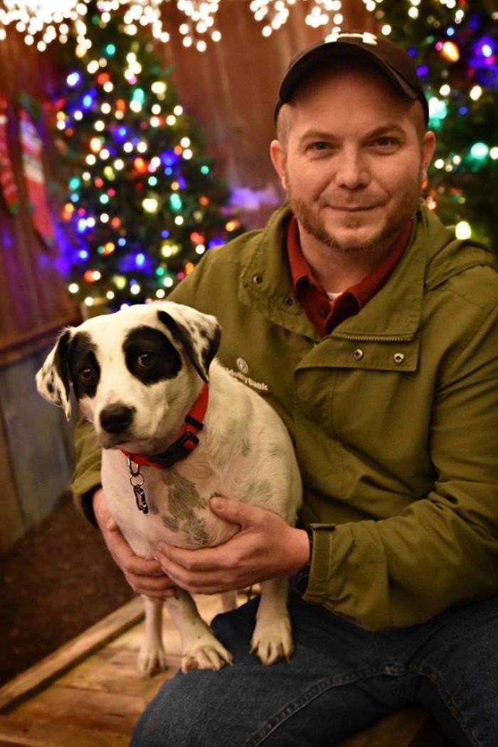 Dog Doesn’t Realize He Is Being Abandoned, Desperately Tries To Get Back In Car Dog Doesn’t Realize He Is Being Abandoned, Desperately Tries To Get Back In Car