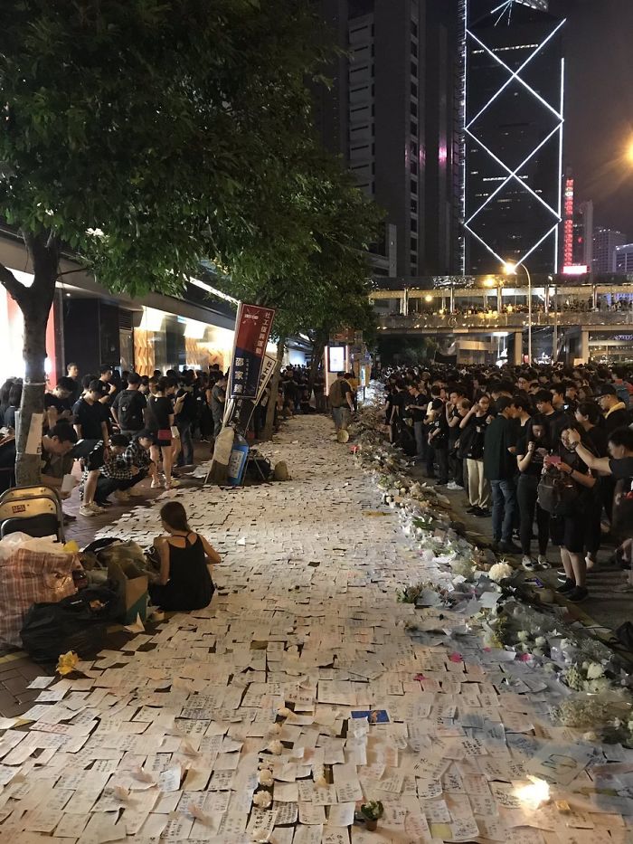 14 Pics From The Massive Protests In Hong Kong That Illustrate The Discipline And Respect Of The People