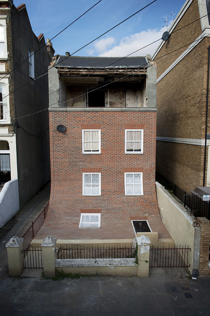 24 Pics Of Reality-Defying Buildings By Alex Chinneck