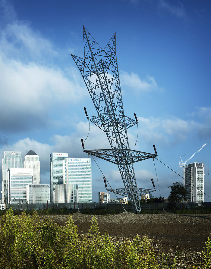 24 Pics Of Reality-Defying Buildings By Alex Chinneck