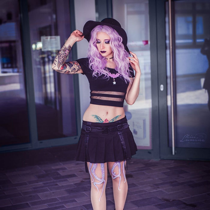 Seller Puts Up Tentacle Leggings On His ETSY, And They Sell Out Like Water In A Desert Seller Puts Up Tentacle Leggings On His ETSY, And They Sell Out Like Water In A Desert