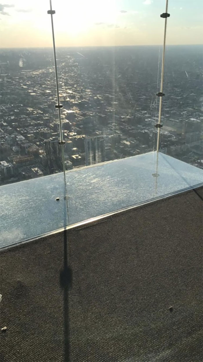 Visitors&#8217; Worst Nightmare Comes True As The Glass Floor On 103rd Floor Shatters Under Their Feet