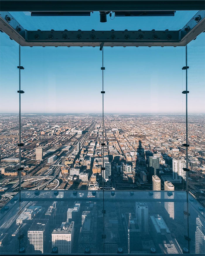 Visitors’ Worst Nightmare Comes True As The Glass Floor On 103rd Floor Shatters Under Their Feet Visitors’ Worst Nightmare Comes True As The Glass Floor On 103rd Floor Shatters Under Their Feet