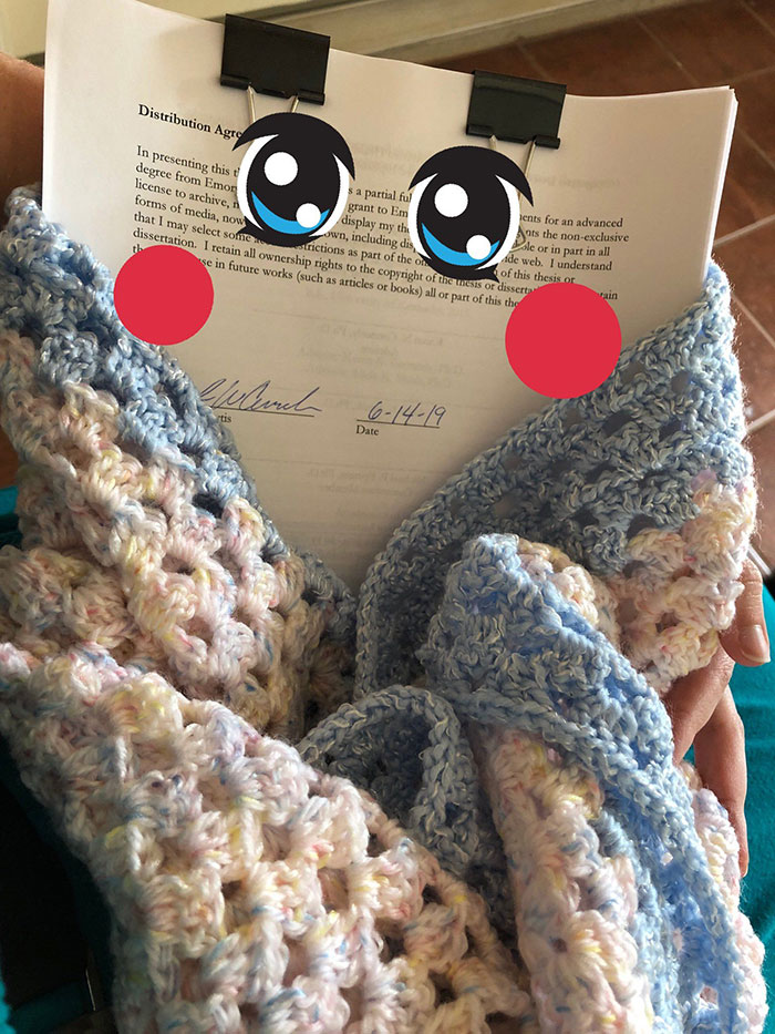 This Woman Gets A Maternity Photo Shoot With Her Thesis And All Students Relate