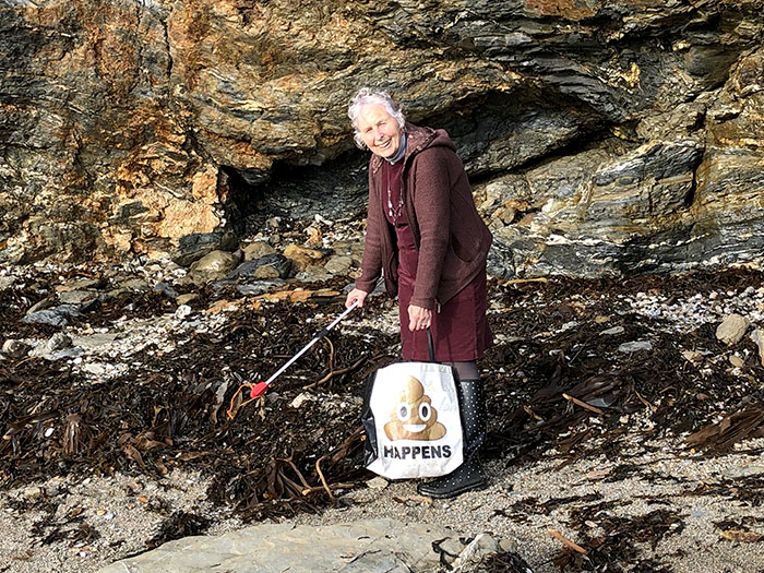 70-Year-Old Grandma Cleans 52 Beaches In One Year After Watching A Documentary About Plastic Pollution 70-Year-Old Grandma Cleans 52 Beaches In One Year After Watching A Documentary About Plastic Pollution
