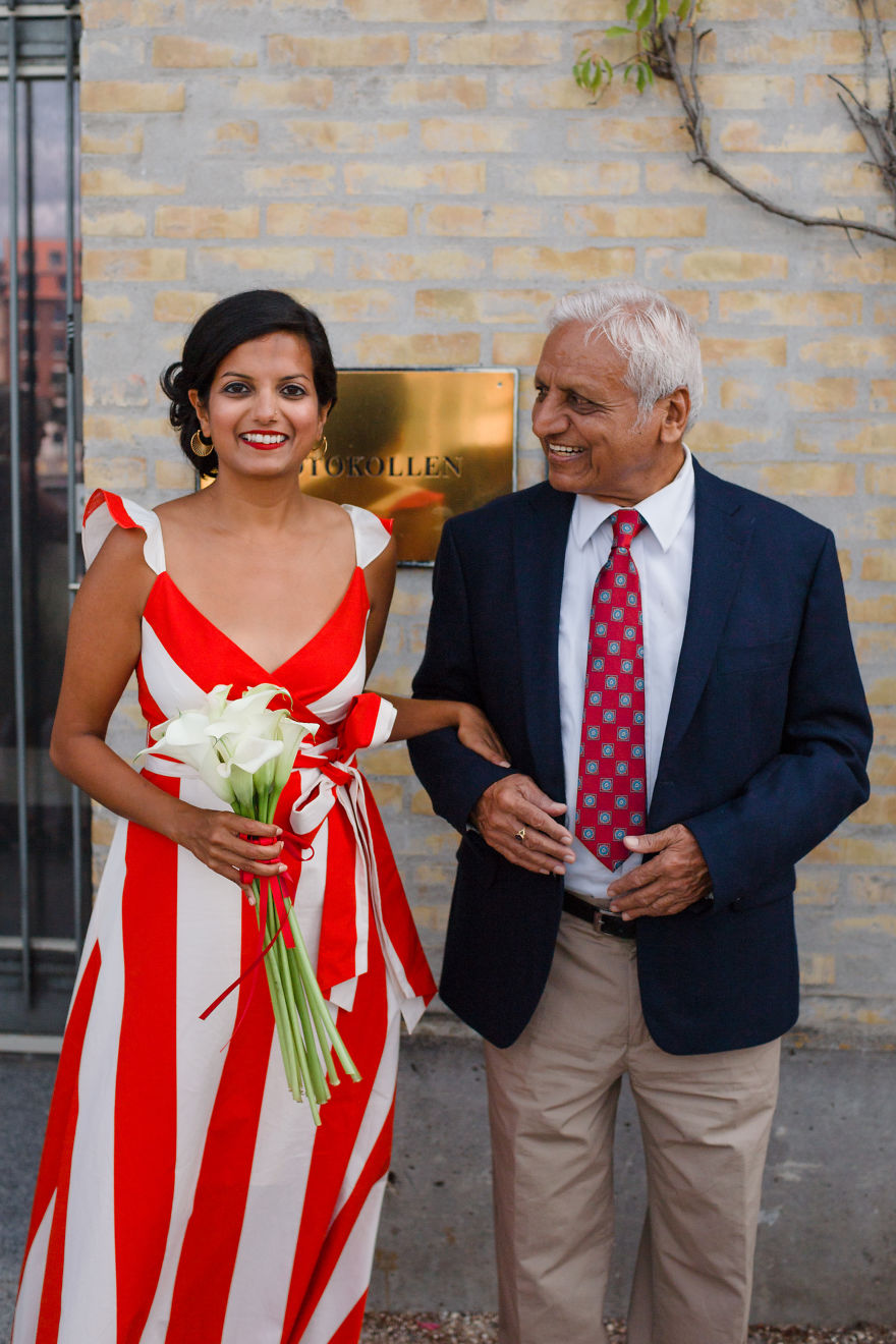 After They Said “I Do” They Jumped Into A Copenhagen Canal Together After They Said “I Do” They Jumped Into A Copenhagen Canal Together